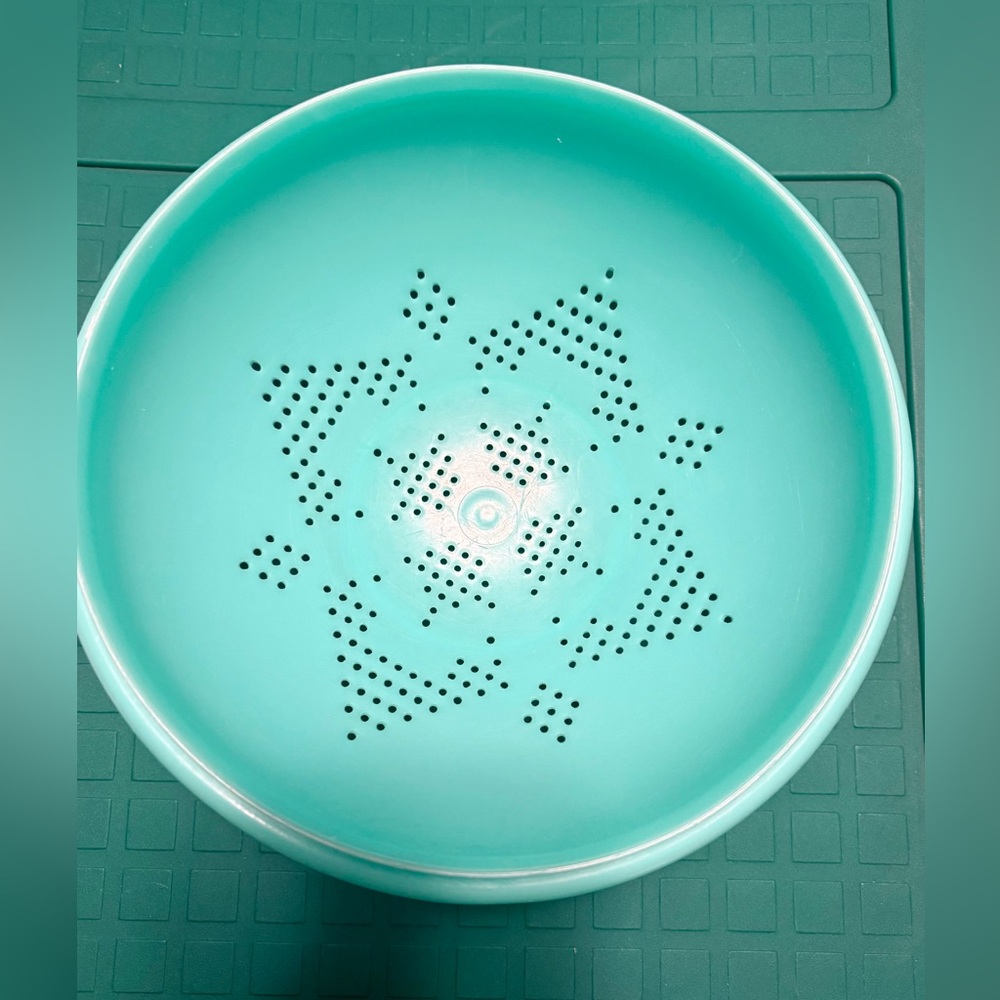 Vintage Tupperware 1970s Jadeite Green Colander Strainer Bowl #339 USA